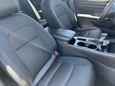 Used 2024 Nissan Altima 2.5 SV FWD image 10
