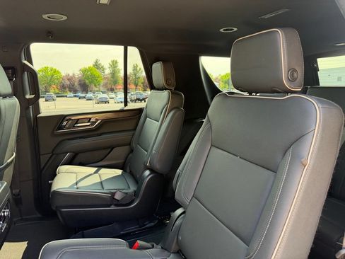 Used 2025 GMC Yukon Elevation AWD/4WD image 31