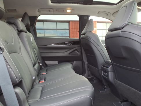 Certified 2024 INFINITI QX60 Pure image 11