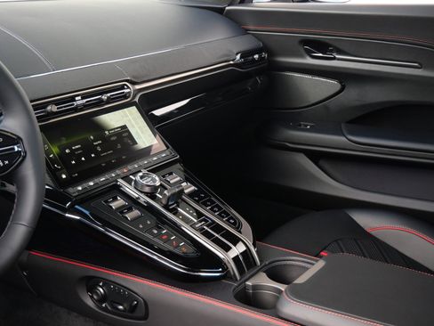 New 2026 Aston Martin V8 Vantage S image 17