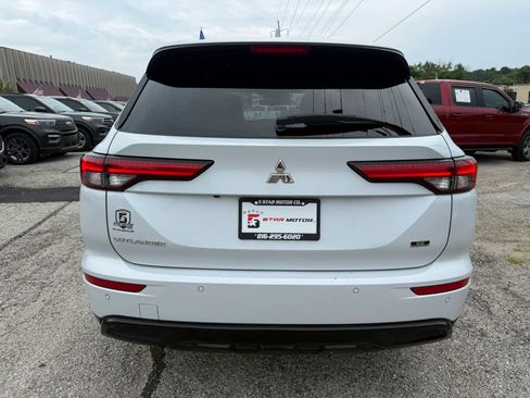 Used 2024 Mitsubishi Outlander SE Black Edition FWD image 4