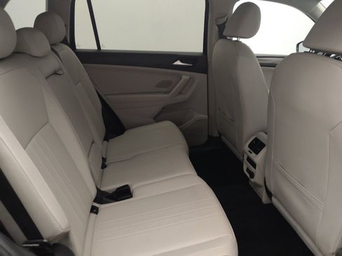 Used 2022 Volkswagen Tiguan SE AWD/4WD image 19
