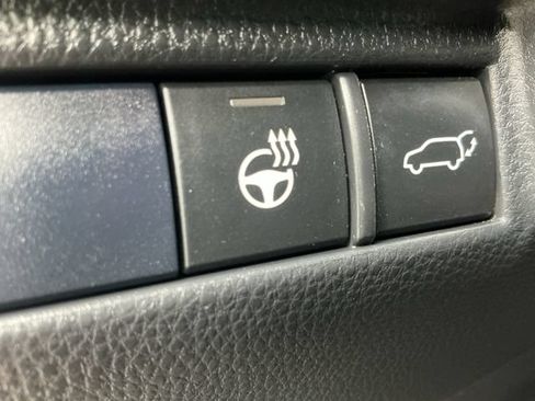 Used 2021 Toyota Venza AWD/4WD image 28