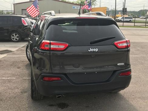 Used 2015 Jeep Cherokee Latitude FWD image 12