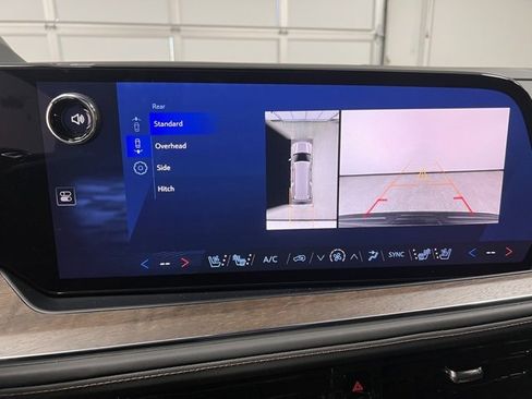 Used 2025 Chevrolet Suburban High Country image 29