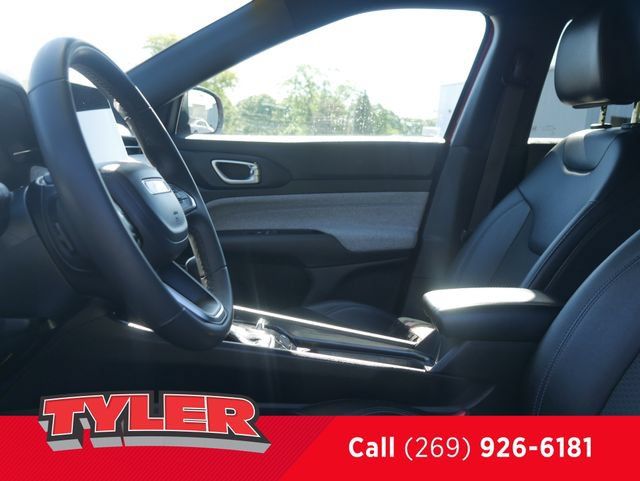 Used 2024 Jeep Compass Latitude AWD/4WD image 36