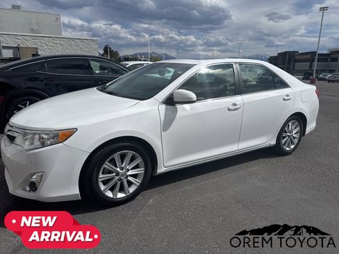 Used 2014 Toyota Camry XLE w/ Convenience Package image 3