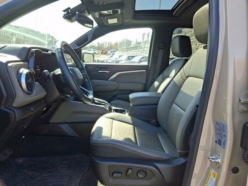 Used 2024 Chevrolet Colorado ZR2 w/ ZR2 Convenience Package III image 13