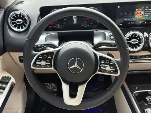 Used 2021 Mercedes-Benz GLB 250 image 24
