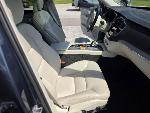 Used 2023 Volvo XC90 B5 Core w/ Protection Package Premier AWD/4WD image 14
