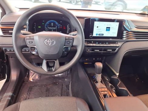Used 2025 Toyota Camry LE image 8