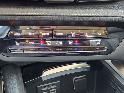 Used 2023 Buick Envision Essence w/ Technology Package I image 19