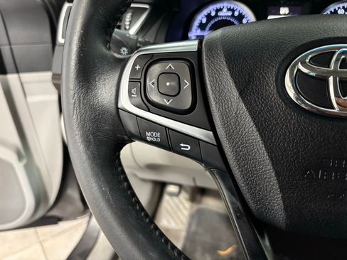 Used 2016 Toyota Camry image 21