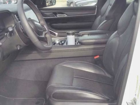 Used 2024 Jeep Wagoneer L Series II w/ Flexible Seating Group AWD/4WD image 4