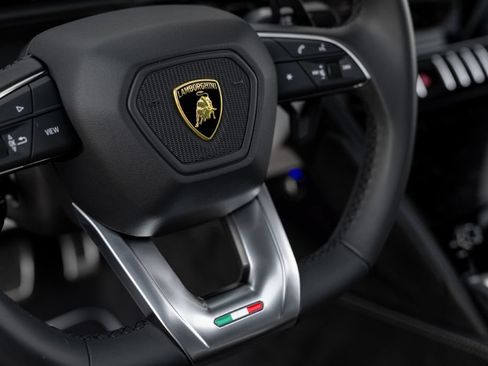 Used 2023 Lamborghini Urus S AWD/4WD image 17