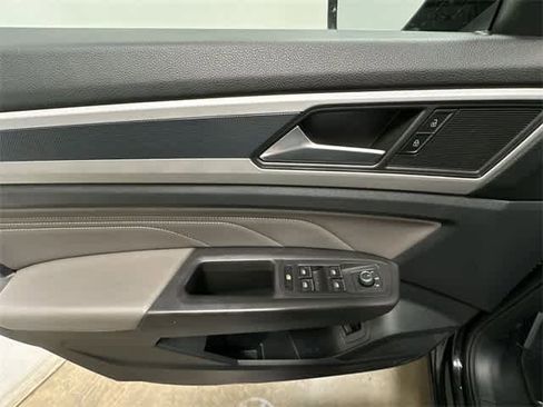 Certified 2022 Volkswagen Atlas Cross Sport SEL R-Line image 21