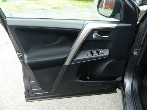 Used 2015 Toyota RAV4 XLE FWD image 22
