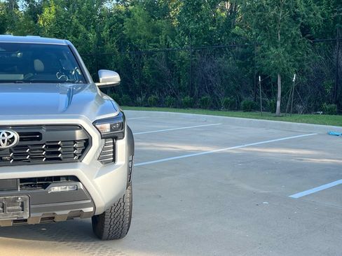 Used 2024 Toyota Tacoma TRD Off-Road AWD/4WD image 3