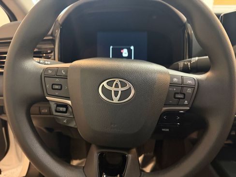 Used 2025 Toyota Camry LE image 27