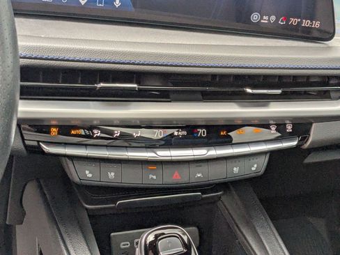 Used 2025 Cadillac XT4 Sport AWD/4WD image 13