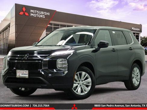 New 2026 Mitsubishi Outlander ES FWD image 1