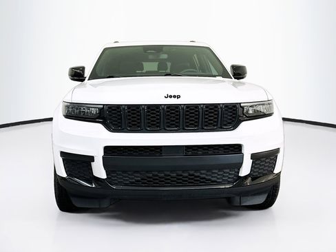 Used 2024 Jeep Grand Cherokee L Altitude image 2