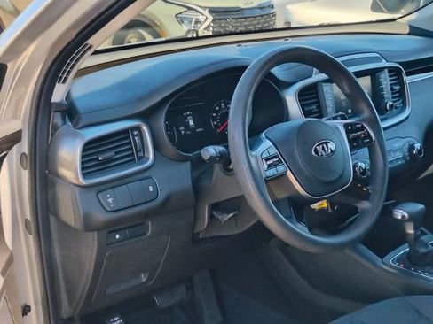 Used 2019 Kia Sorento L image 8