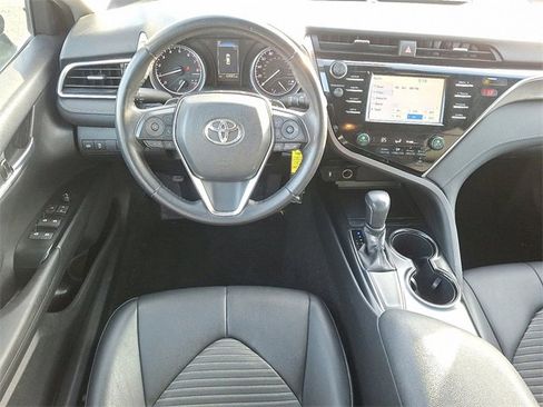 Used 2018 Toyota Camry SE image 11