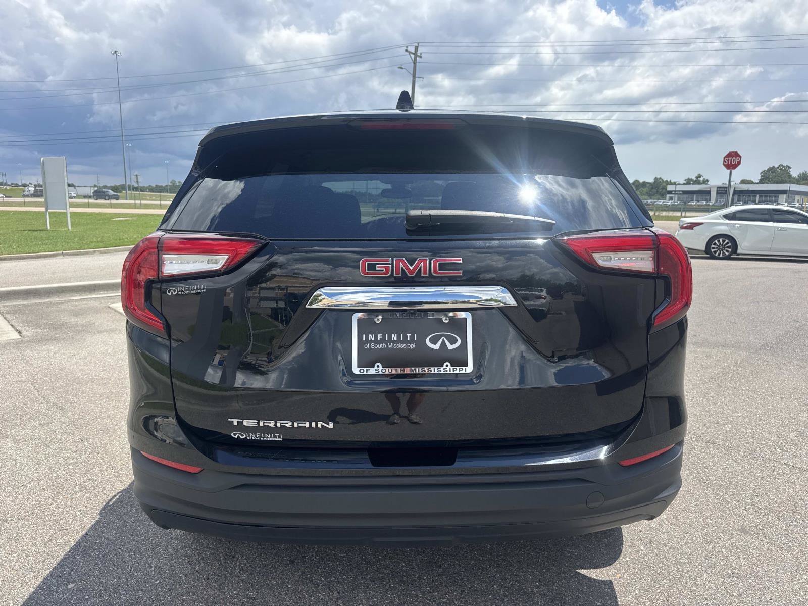 Used 2024 GMC Terrain SLE FWD image 6