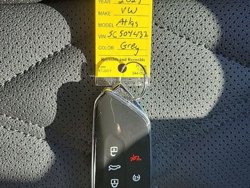 Certified 2025 Volkswagen Atlas Peak Edition SE image 36