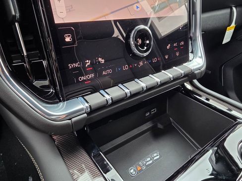 New 2026 GMC Yukon Elevation AWD/4WD image 19
