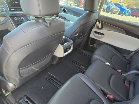 Used 2024 Kia Carnival LX image 25