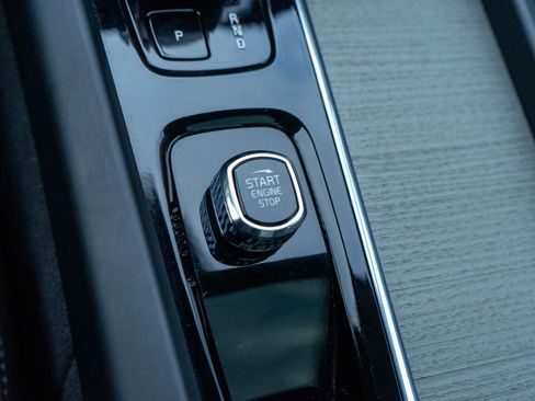 Used 2025 Volvo XC60 B5 Plus image 22