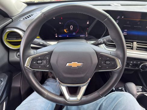 Used 2024 Chevrolet Trax LT w/ LT Convenience Package FWD image 6