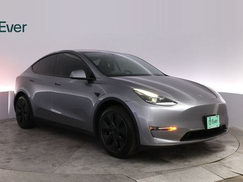 Used 2025 Tesla Model Y Long Range AWD/4WD image 13