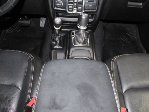 Used 2022 Jeep Wrangler Unlimited Sahara w/ Cold Weather Group image 28