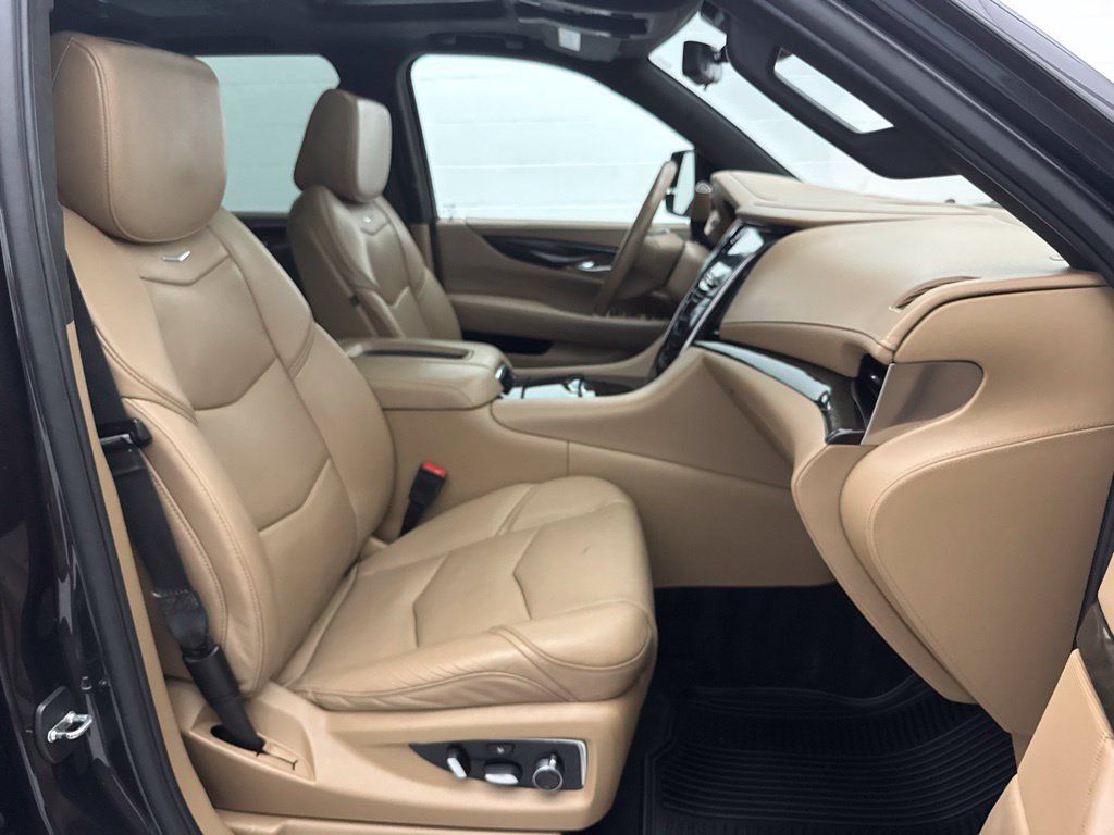 Used 2018 Cadillac Escalade ESV Platinum AWD/4WD image 72