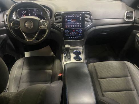 Used 2019 Jeep Grand Cherokee Laredo AWD/4WD image 3