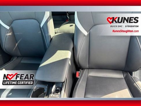 Used 2025 Toyota Camry SE FWD image 13