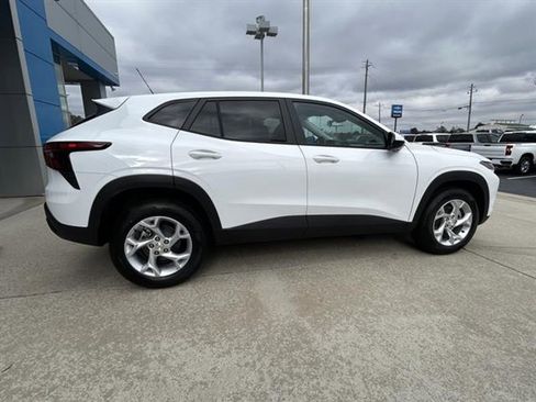 New 2026 Chevrolet Trax LS w/ LS Convenience Package image 4