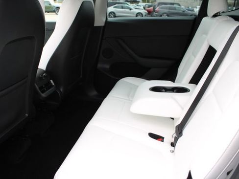 Used 2022 Tesla Model Y Long Range AWD/4WD image 36