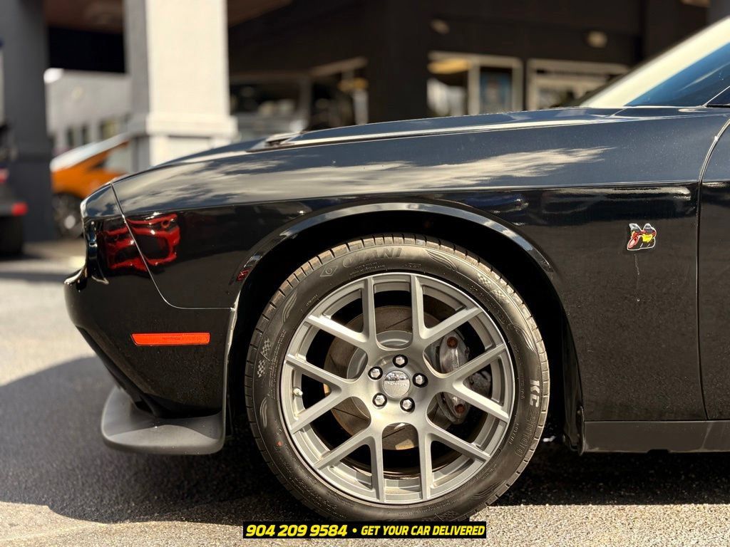 Used 2016 Dodge Challenger R/T Scat Pack w/ Leather Interior Group RWD image 14