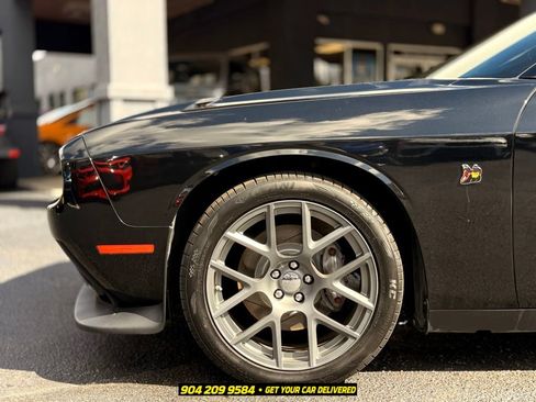 Used 2016 Dodge Challenger R/T Scat Pack w/ Leather Interior Group RWD image 14