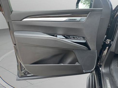 Used 2025 Cadillac Escalade Premium Luxury image 25