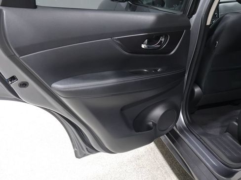 Used 2020 Nissan Rogue SV AWD/4WD image 19