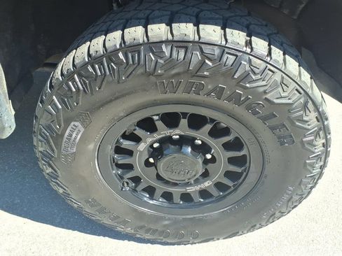 Used 2025 GMC Sierra 2500 AT4X w/ AT4X AEV Edition AWD/4WD image 12