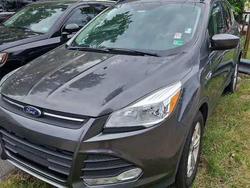 Used 2016 Ford Escape SE w/ Equipment Group 201A image 1