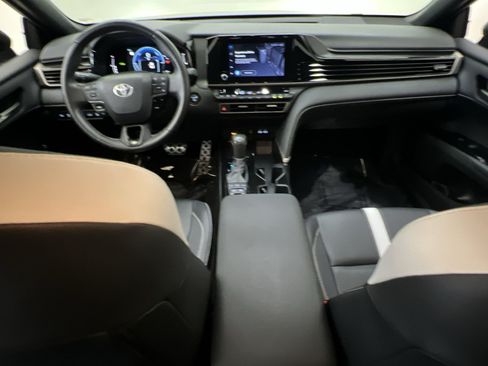 Used 2025 Toyota Camry SE FWD image 22