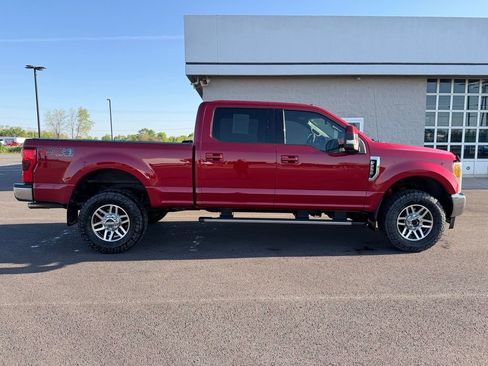 Used 2017 Ford F250 Lariat w/ Lariat Value Package AWD/4WD image 4