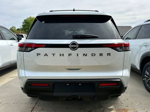 New 2026 Nissan Pathfinder SV w/ SV Premium Package FWD image 4